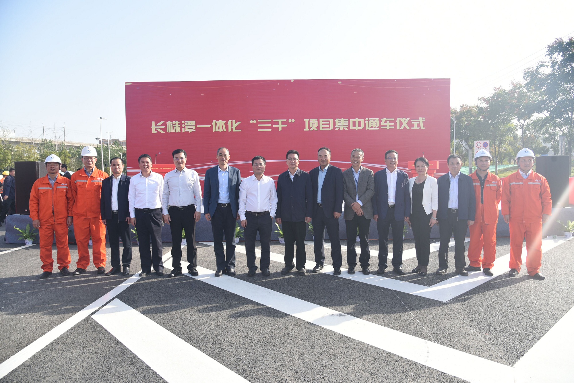 交水建豪门国际官网合影.jpg