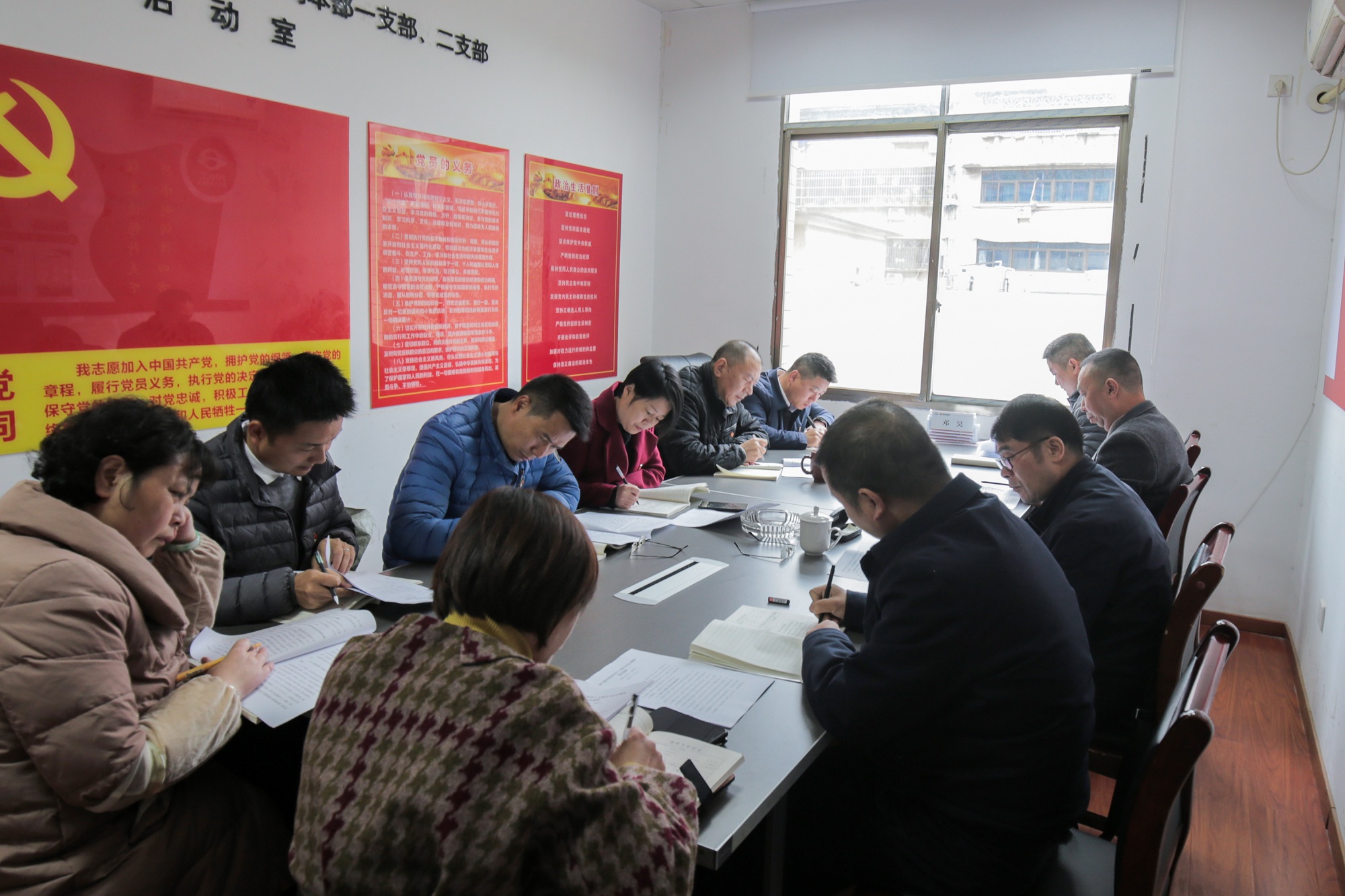 11月24日，，，，，，，，长江分公司党委学习贯彻党的十九届五中全会精神.JPG