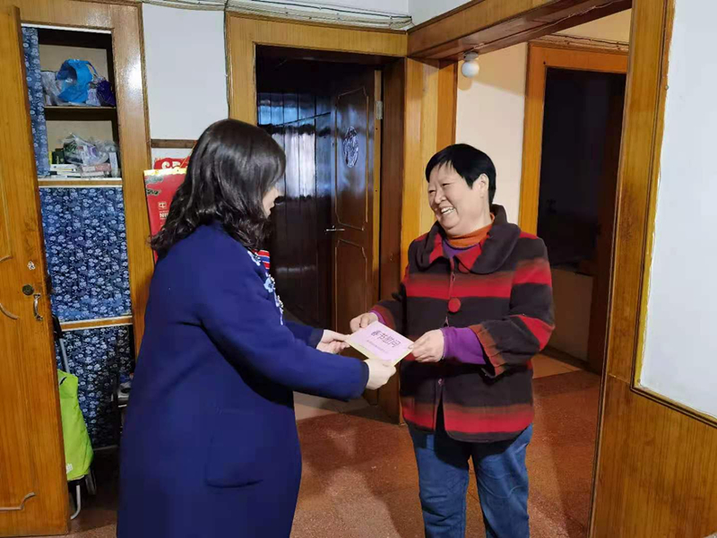 12、2月7日，，，，，，，，李青慰问困难退休群众唐名华_副本.jpg